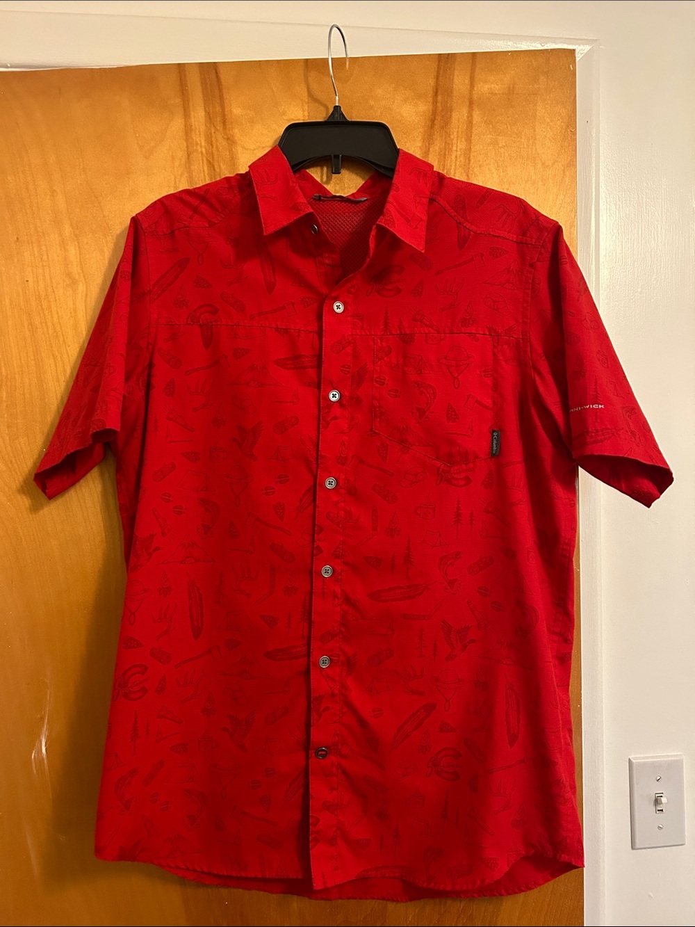 Columbia Men's Red Short-Sleeve Button-Down Shirt with Tonal Print